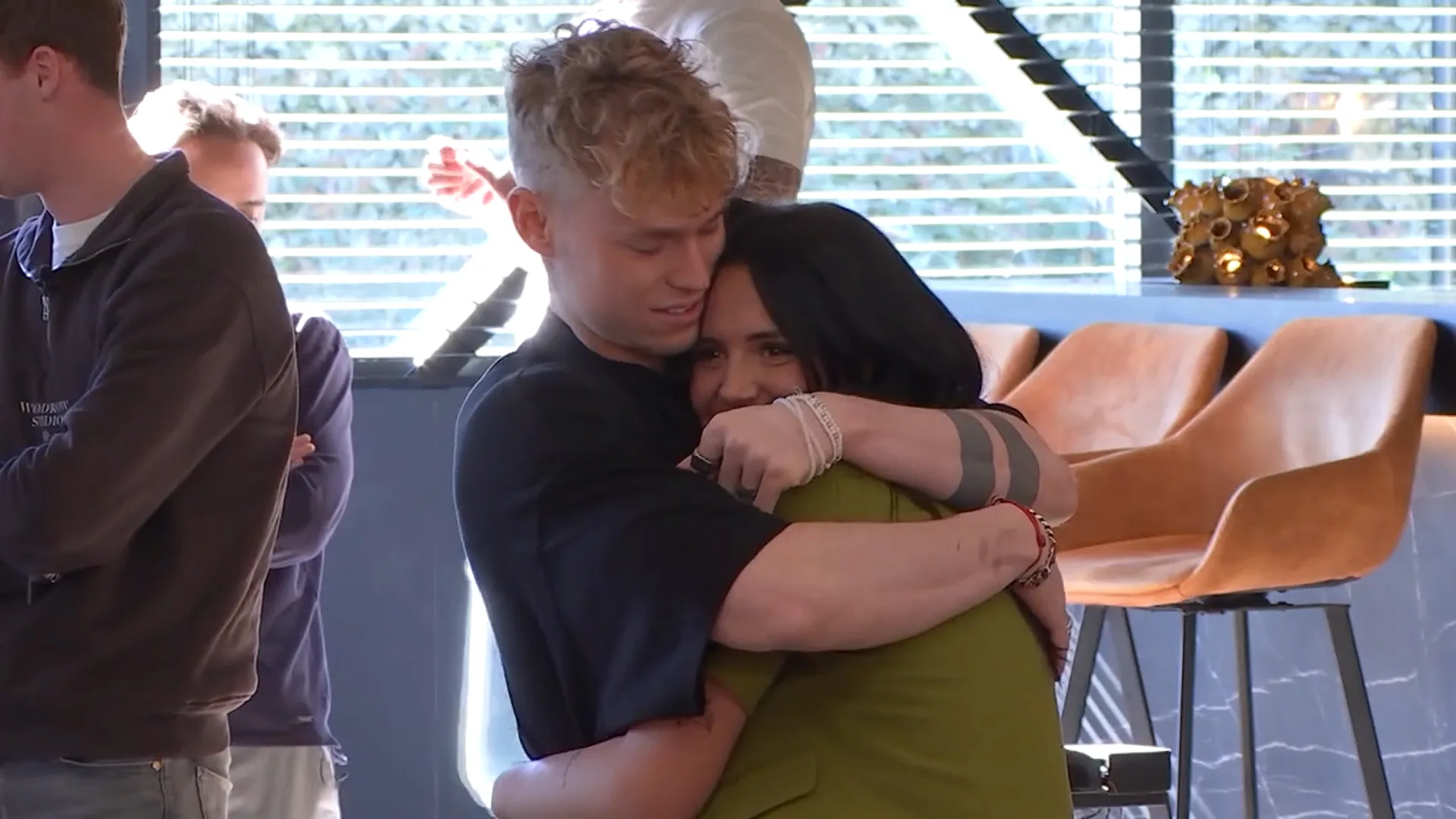 Floris en Senna sluiten elkaar weer in de armen!