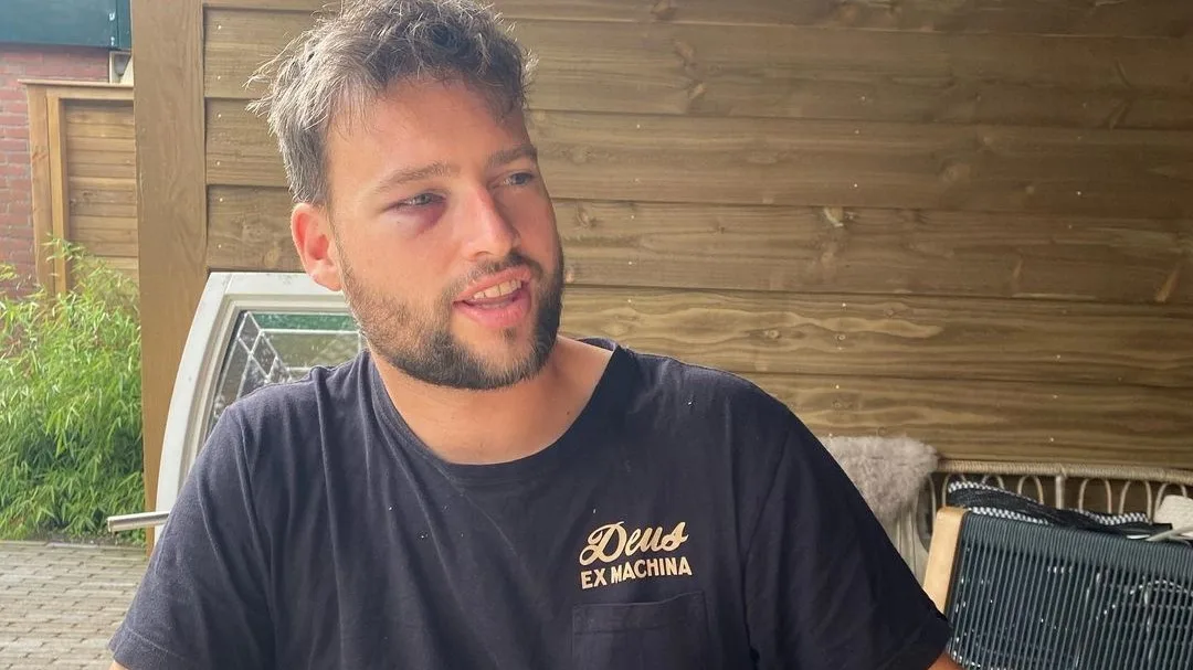 538-Dj Barend van Deelen verklaart blauw oog