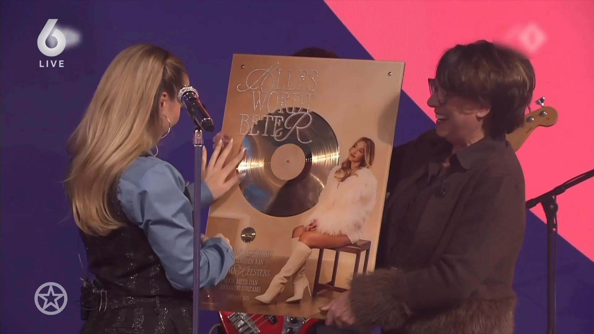 Emma Heesters in tranen door gouden plaat-uitreiking van moeder