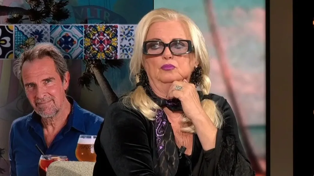 Angela de Jong geen fan van 'mama Monique'