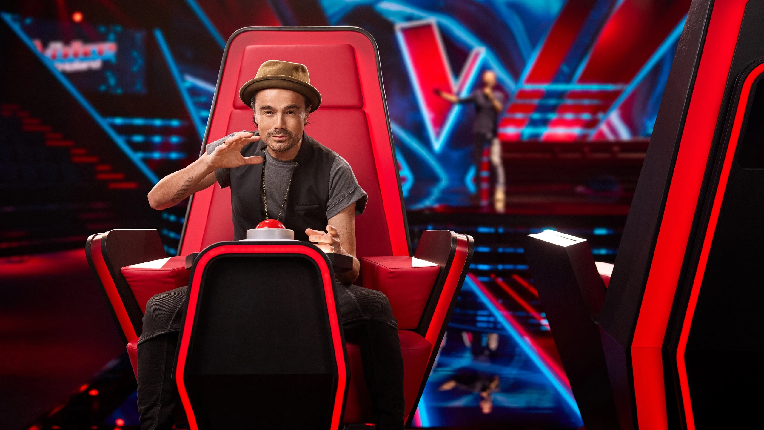 The Voice of Holland-kijkers gaan los op Dinand Woesthoff: 'Heeft hij het niet door?'