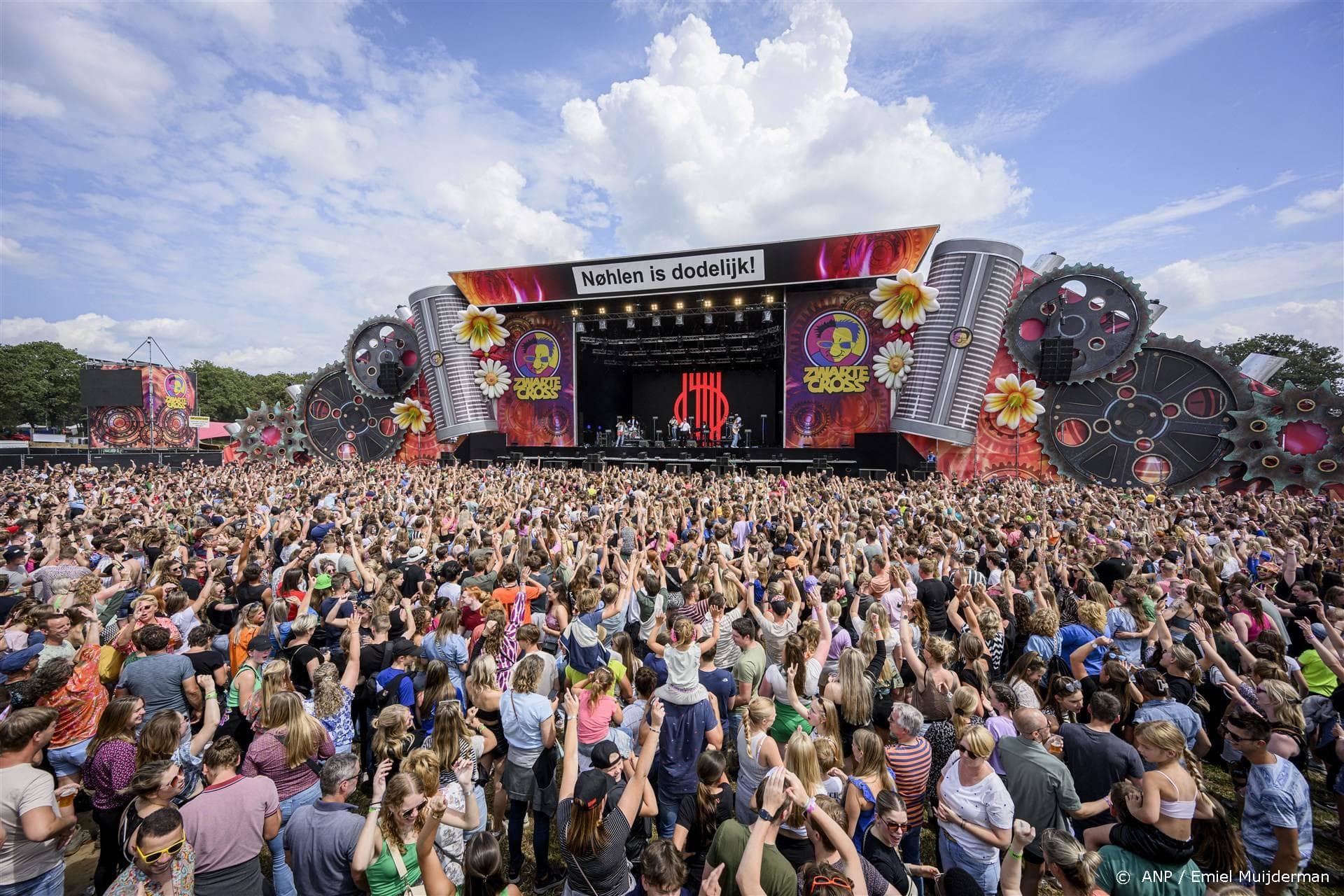 Zwaargewonde door val van attractie op festival Zwarte Cross