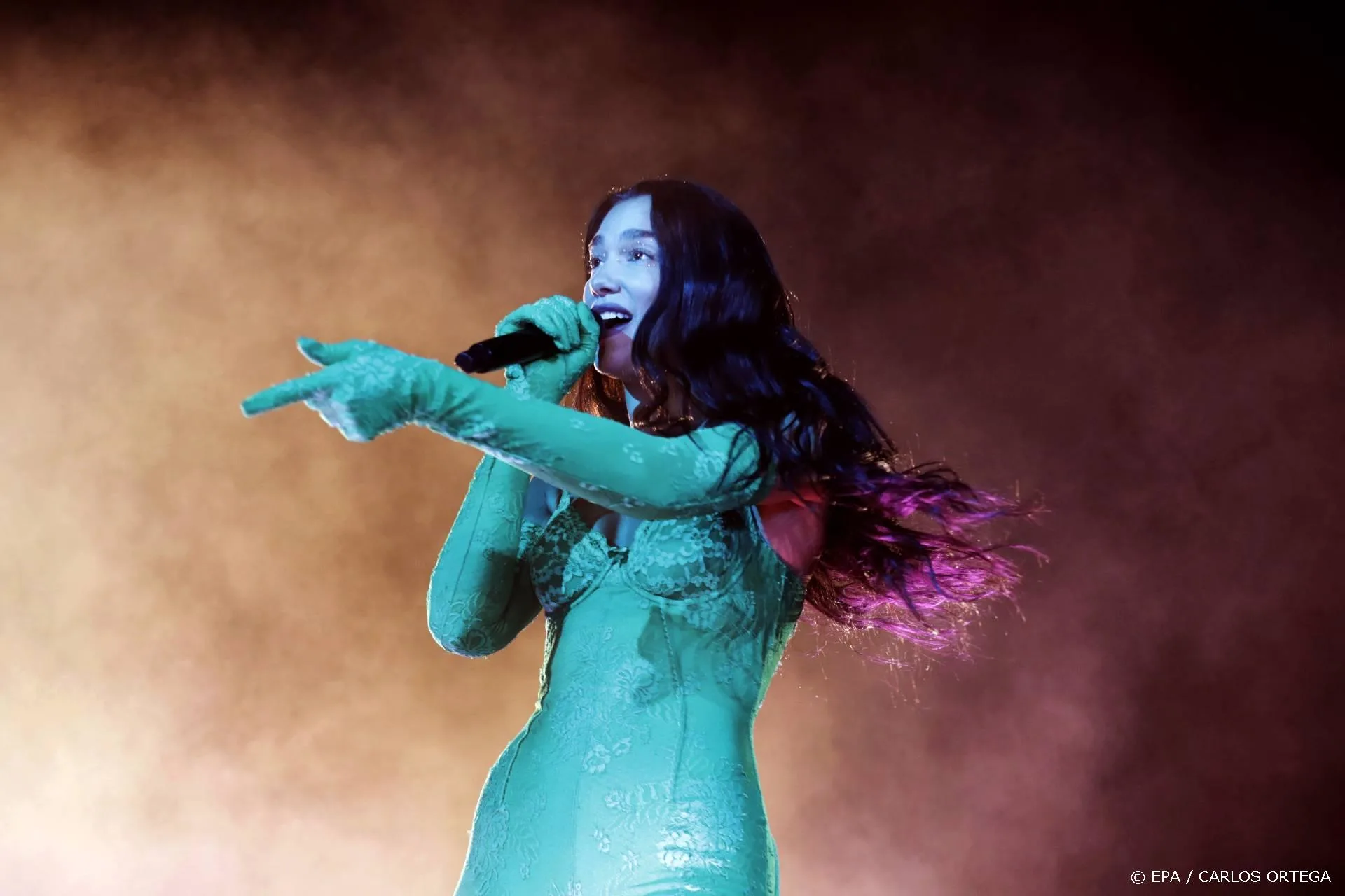 Dua Lipa reageert op relatiegeruchten Trevor Noah