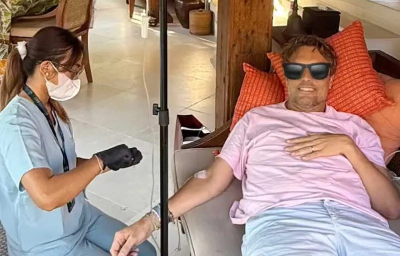 Heftig: Bas Smit aan het infuus op Bali