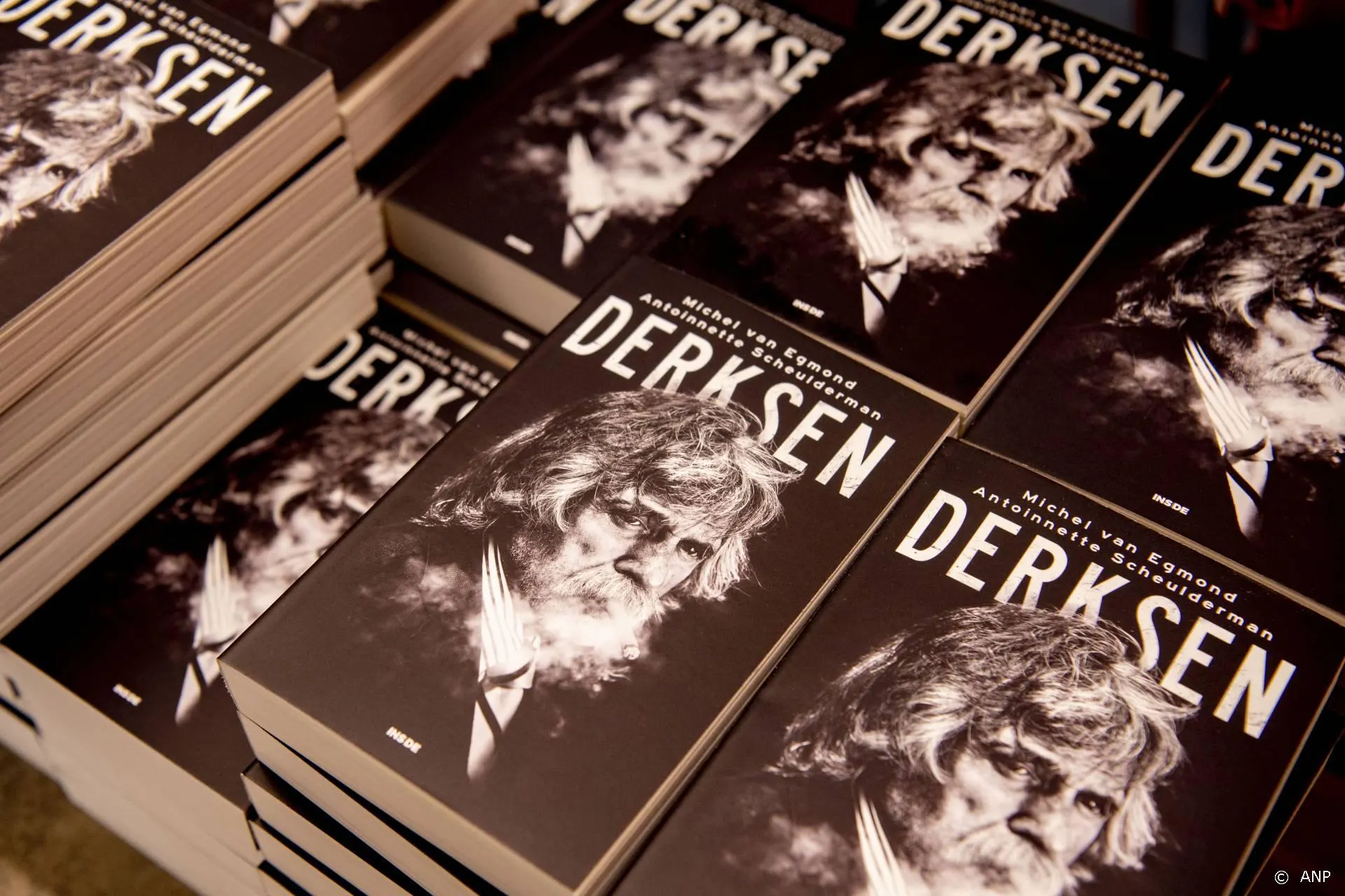 'Biografie Johan Derksen moest geen slijmboek worden'