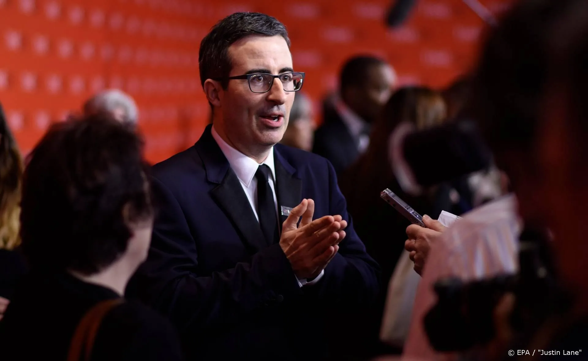 John Oliver gaat weer aan de slag