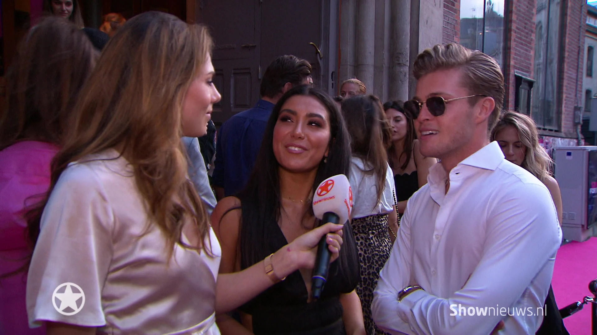 Paradiso rolt knalroze loper uit voor Glamour Forever Party