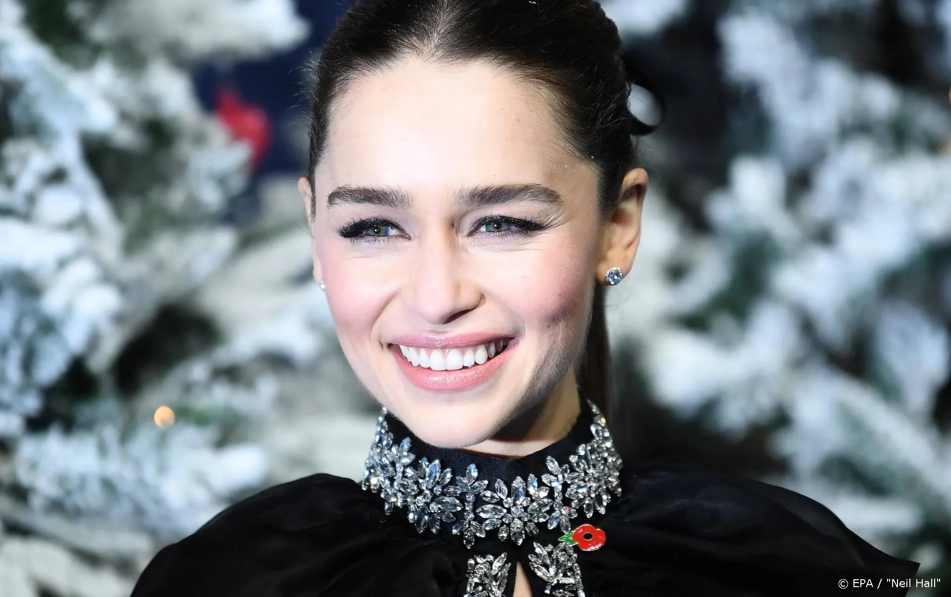 Emilia Clarke dolgelukkig met nieuwe puppy