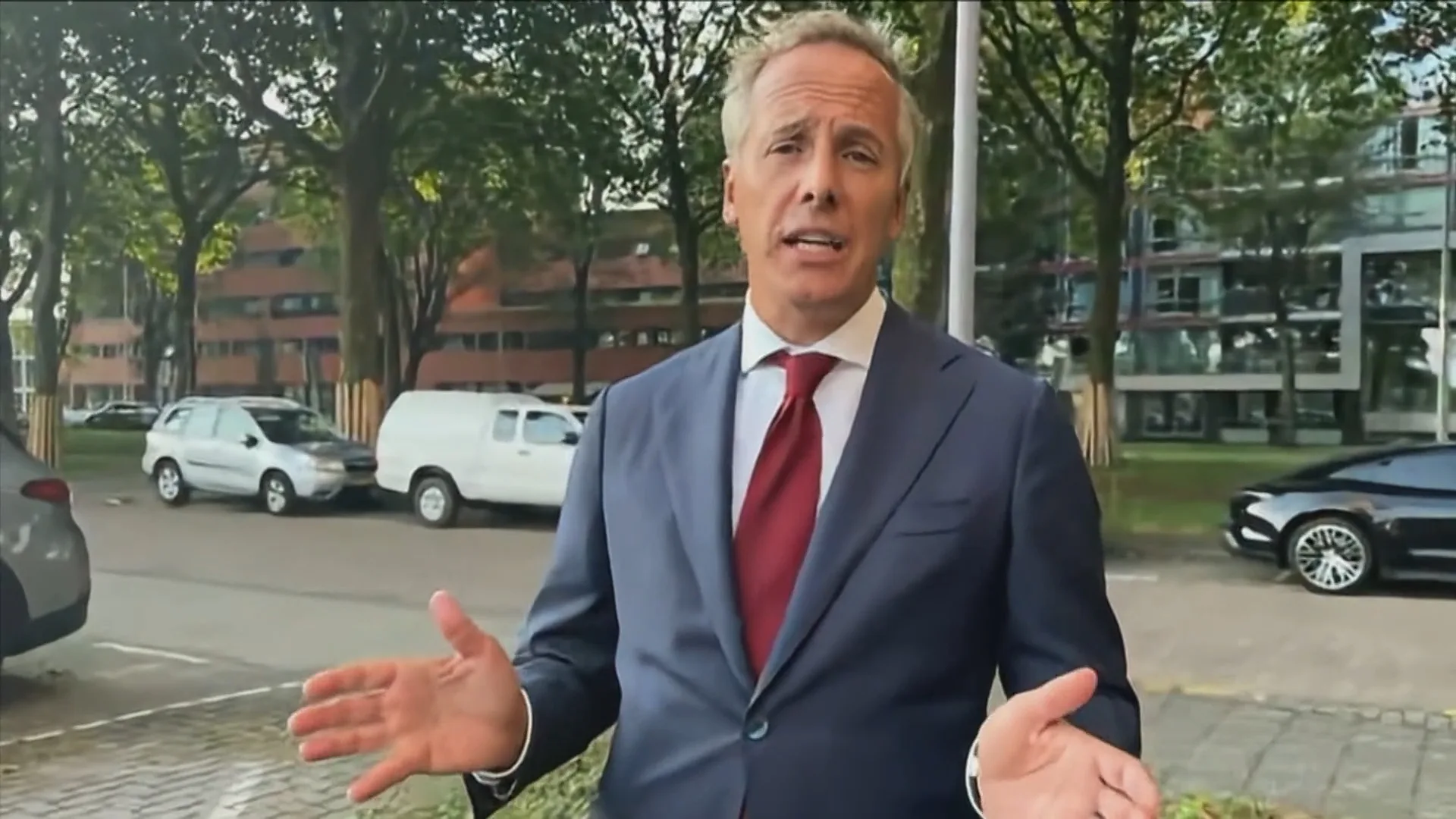 Sterrenmakelaar over verlaagde vraagprijs villa Maxime Meiland