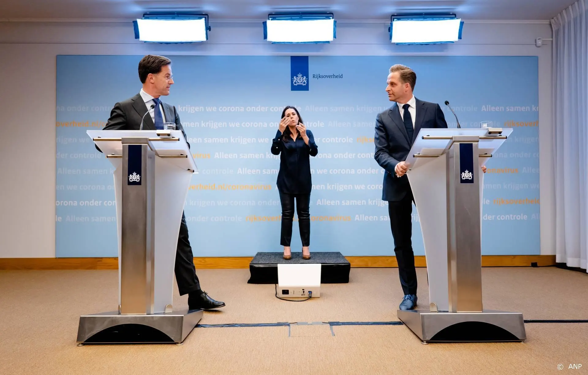 Veel minder kijkers voor persconferentie kabinet