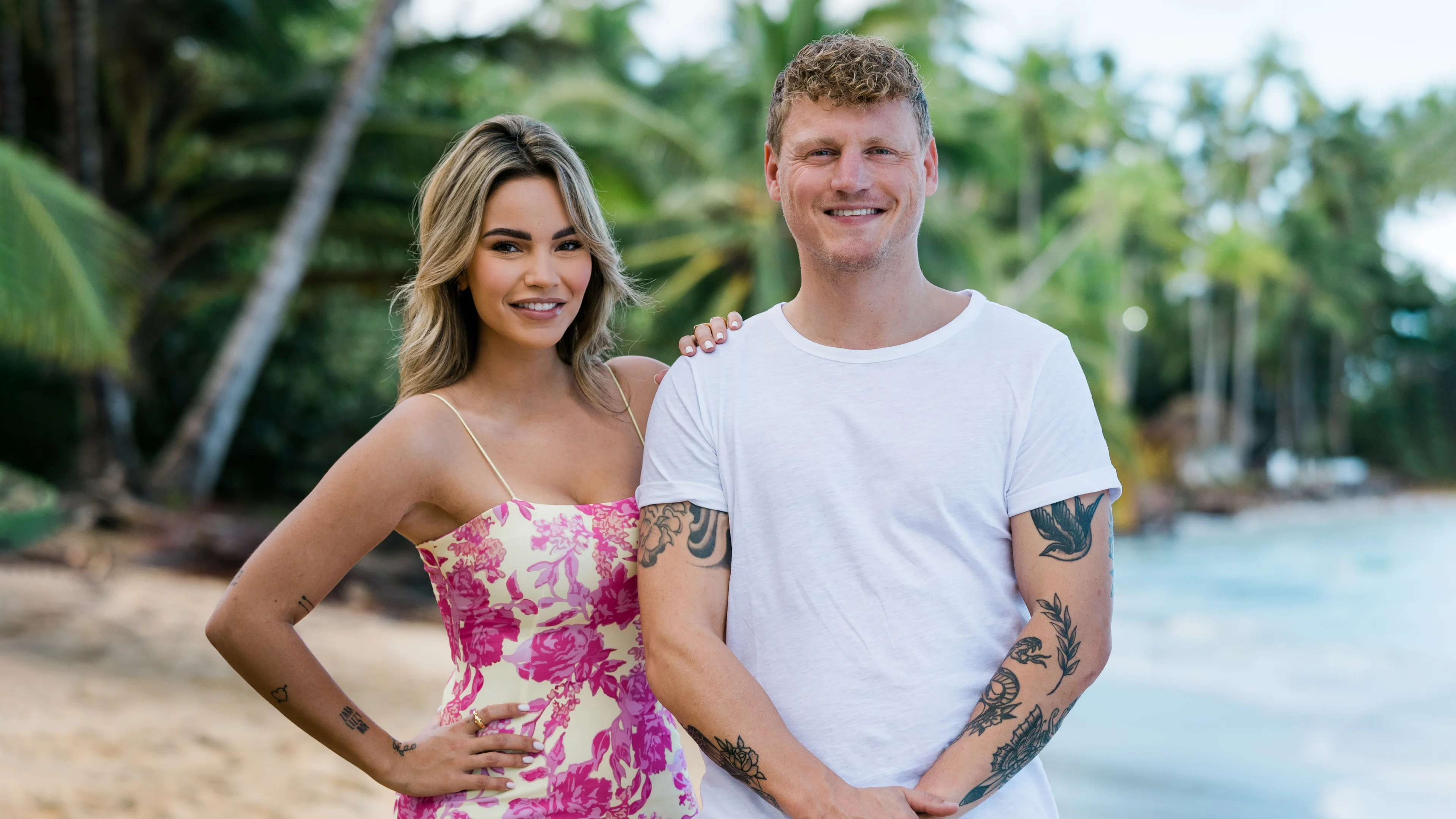 ZIEN: Deze oud-Temptation Islander laat tattoo in gezicht zetten