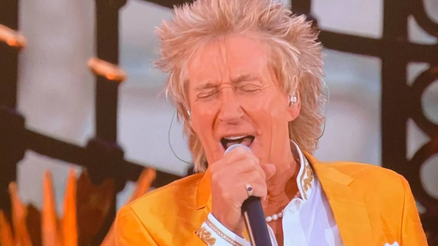 Kijkers maken gehakt van Rod Stewart bij jubileumconcert Queen Elizabeth