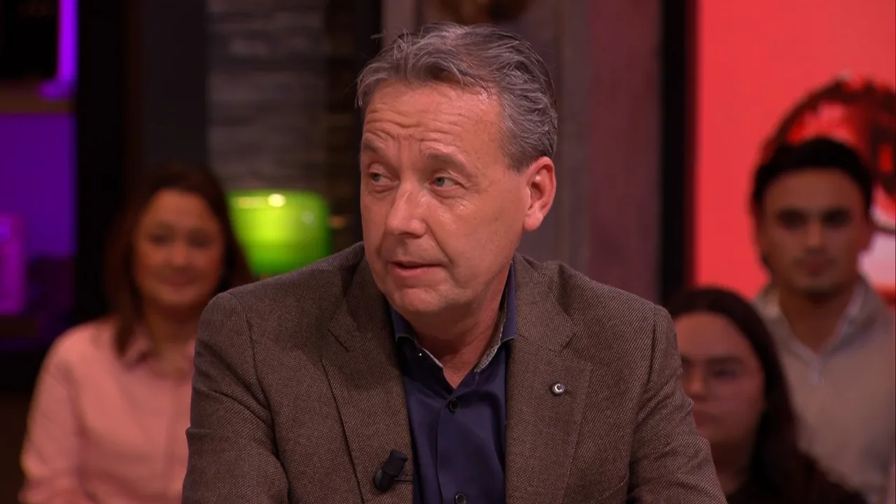 Valentijn vertelt over bijzondere eerste ontmoeting met zijn vrouw: ‘Ze vond me een lul-de-behanger’