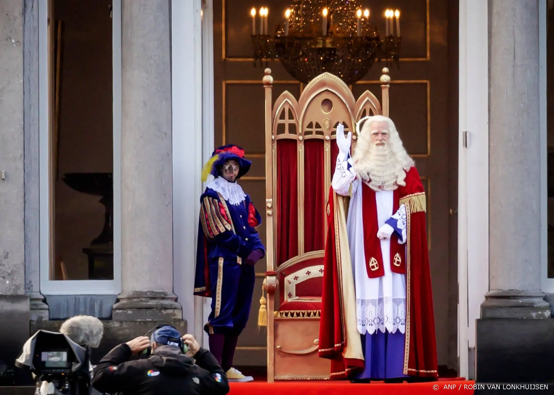 Rutte prijst Sinterklaas voor coronaproof intocht