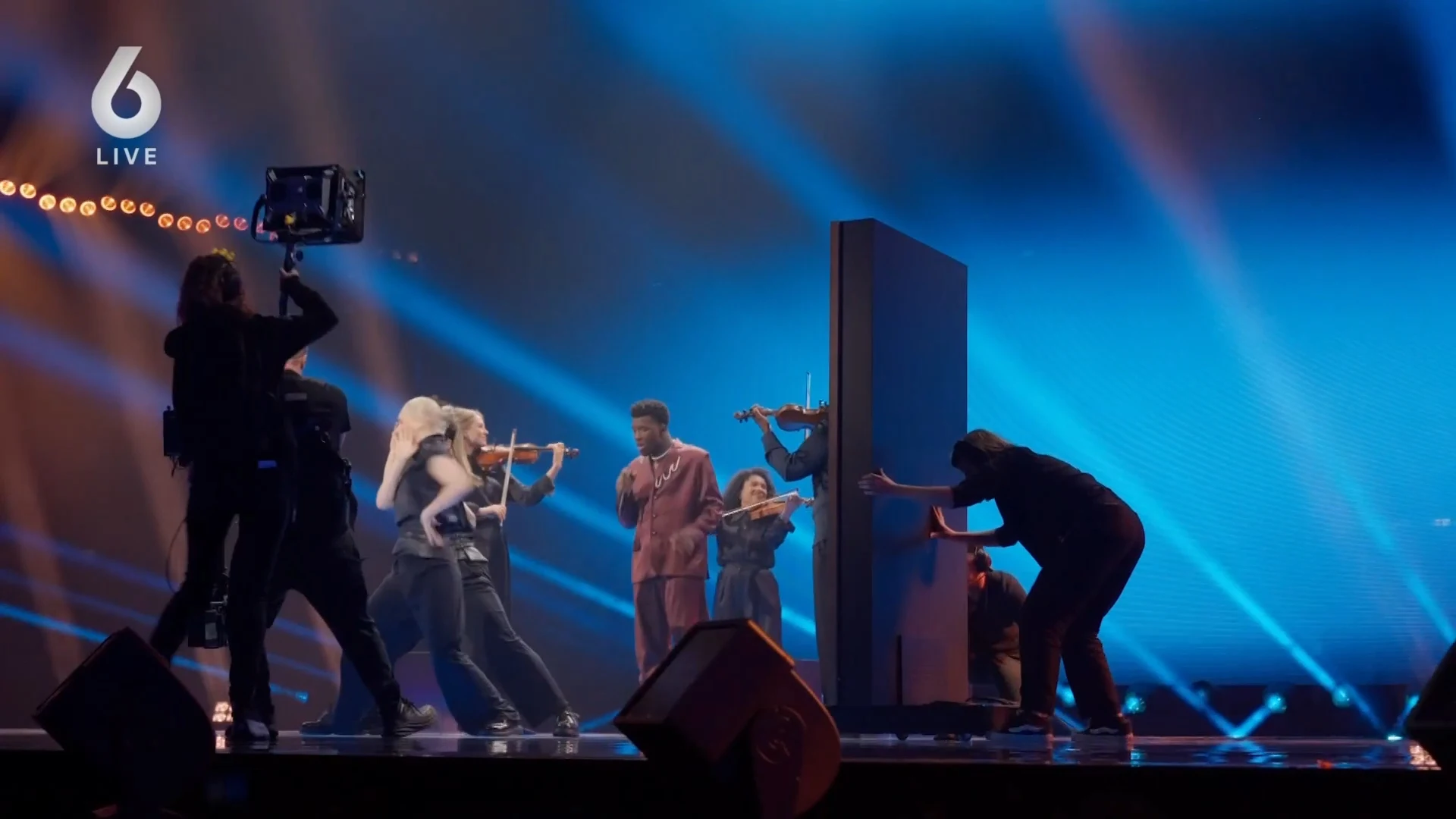 Beelden claude uitgelekt en Israel bij voorbaat buitenspel gezet door sommigen tijdens songfestival