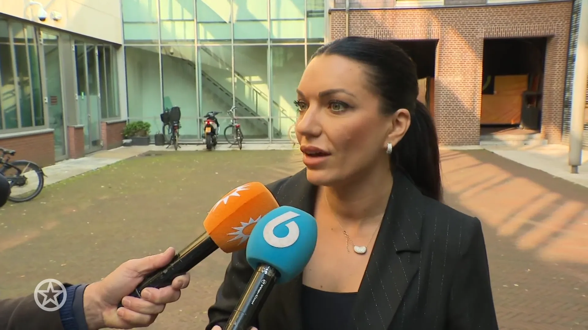 Jill Helena emotioneel over haatberichten: 'Schelden en doodsbedreigingen'