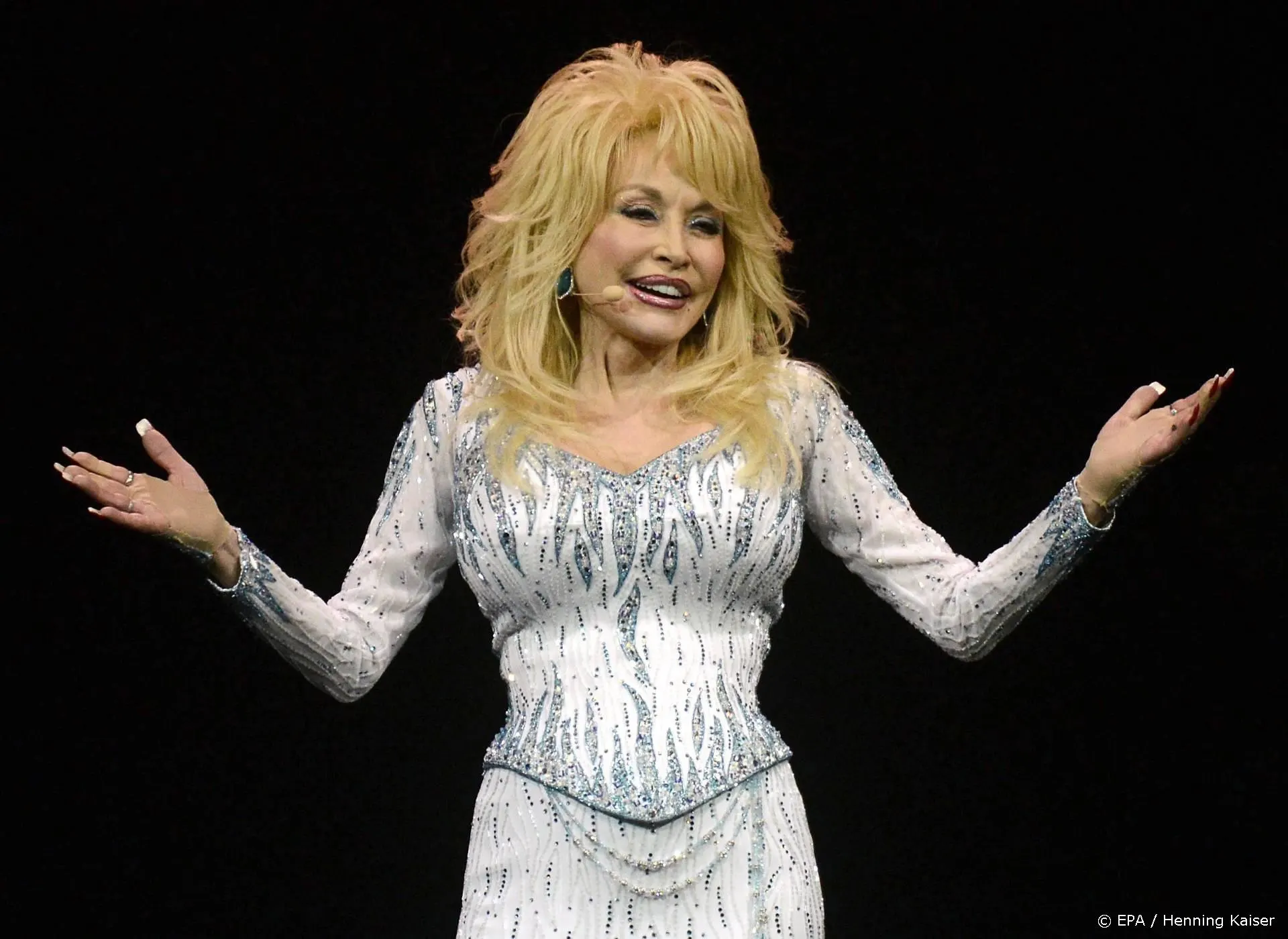 Playboy wil Dolly Parton (75) wel op cover
