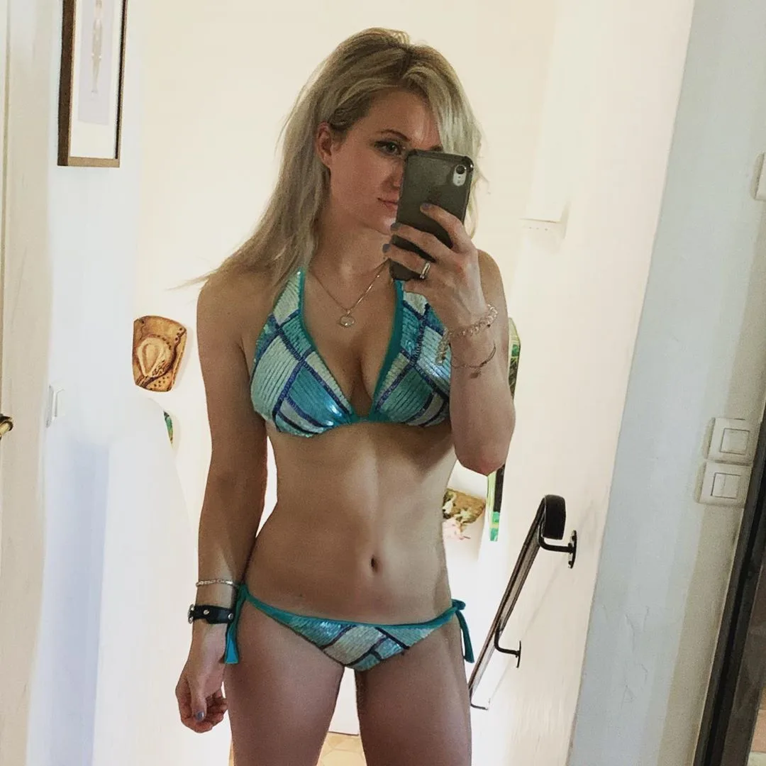 Britt Dekker verbluft met sexy bikinifoto