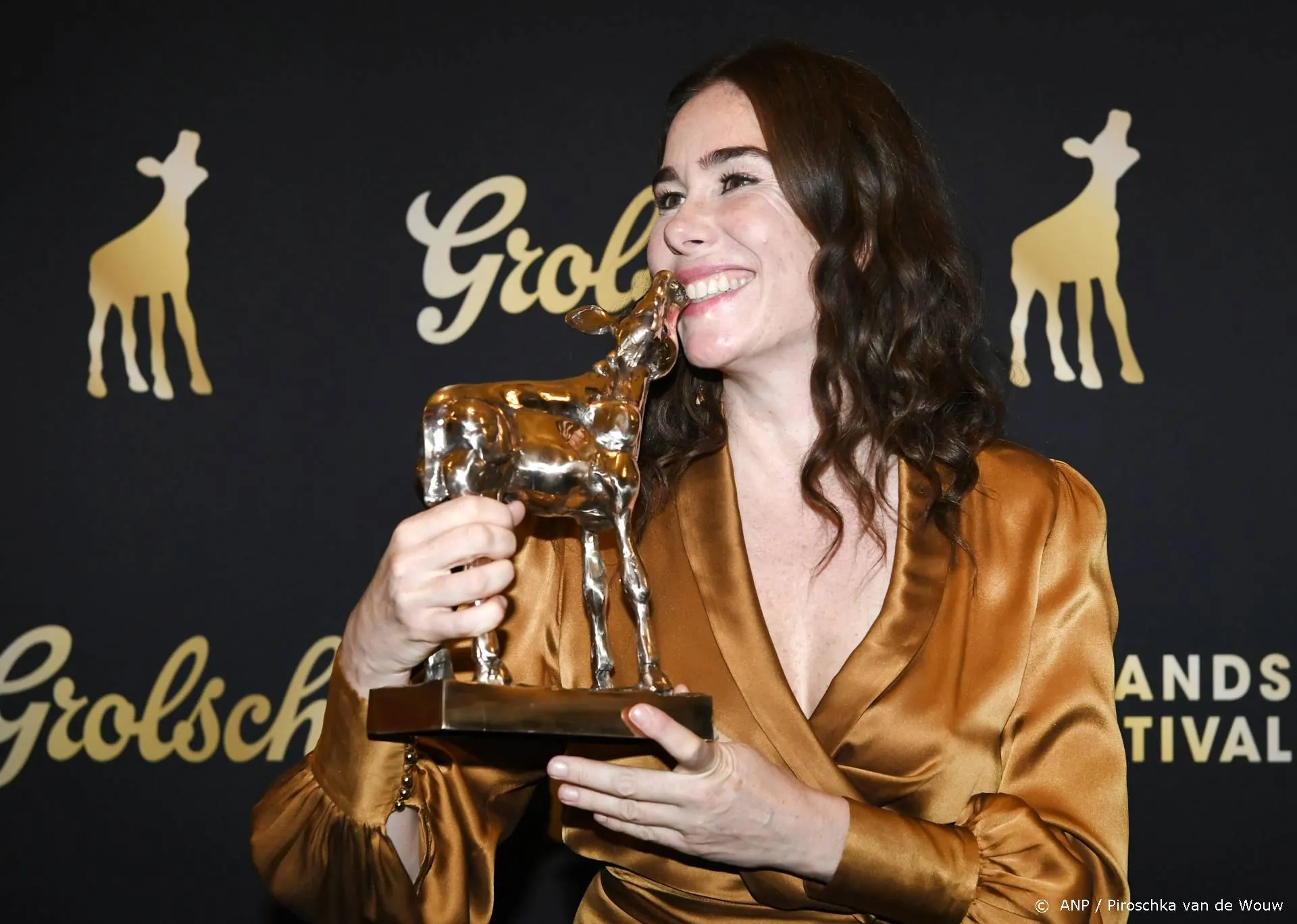 Halina Reijn krijgt coronaprik in New York