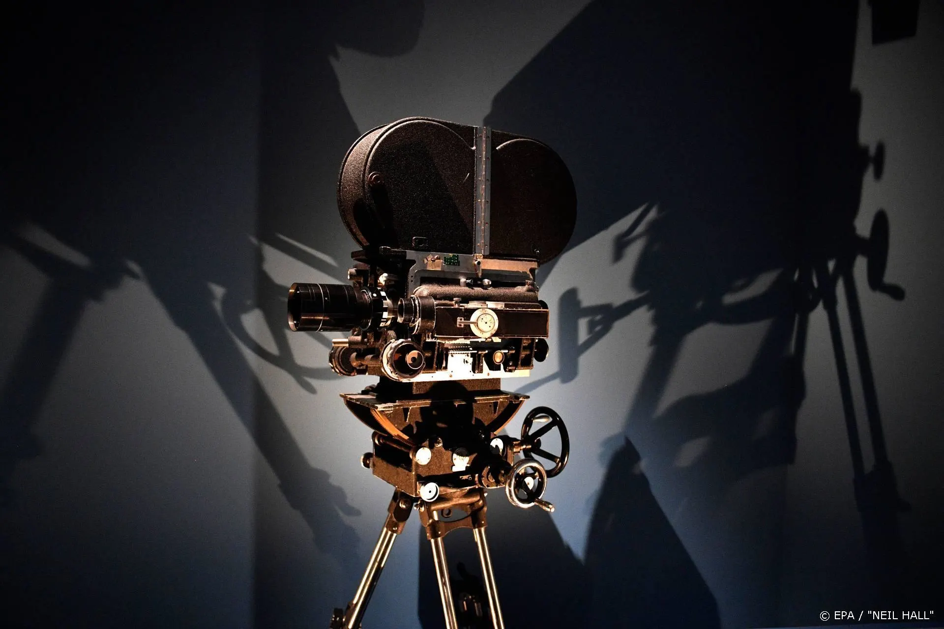 Ook EastEnders huurt partners in voor zoenscènes