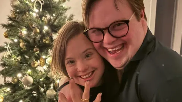 Down the Road-stelletje Kenya en Troy deelt prachtig liefdesnieuws