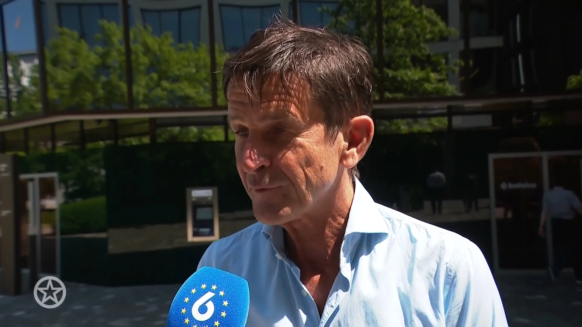 Cornald Maas reageert op songfestival commentaar Gordon.