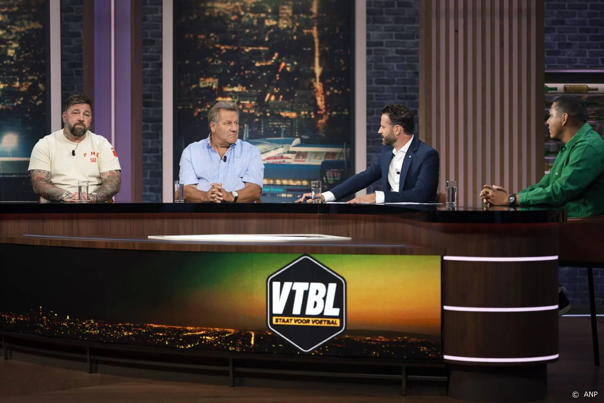 RTL haalt voetbalshow VTBL van tv om tegenvallende kijkcijfers