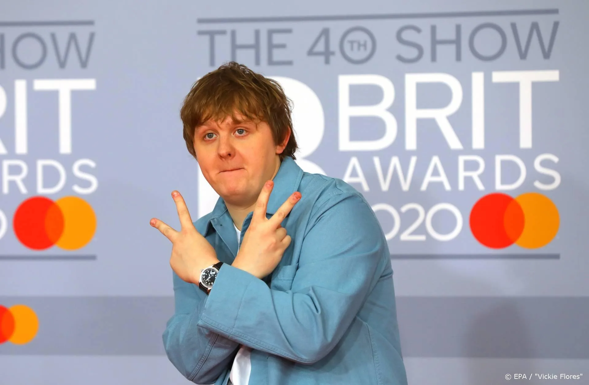 Lewis Capaldi: geen nieuwe muziek, mensen lijden al genoeg