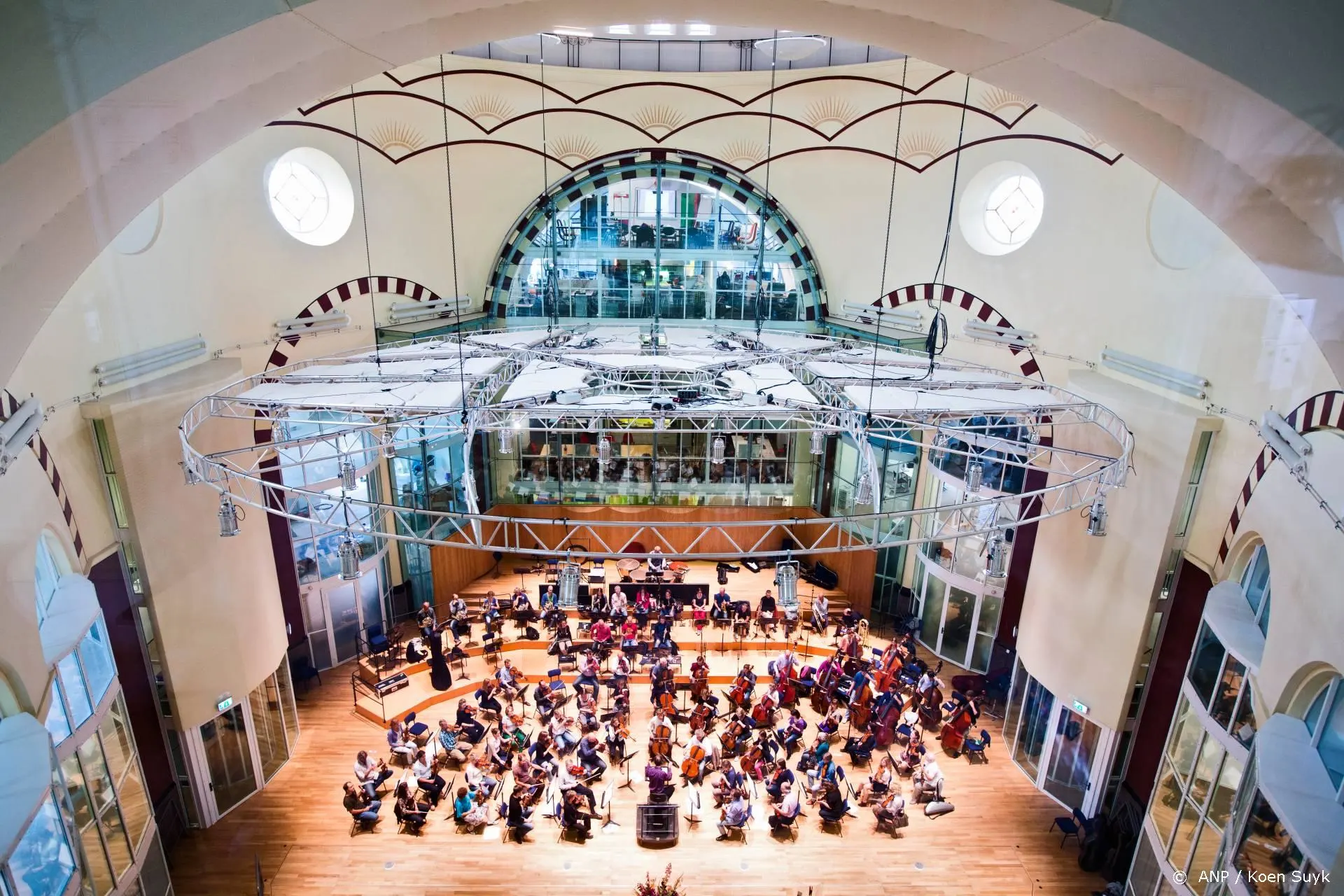 Nederlands Philharmonisch bezorgt verzorgingshuizen feestconcert