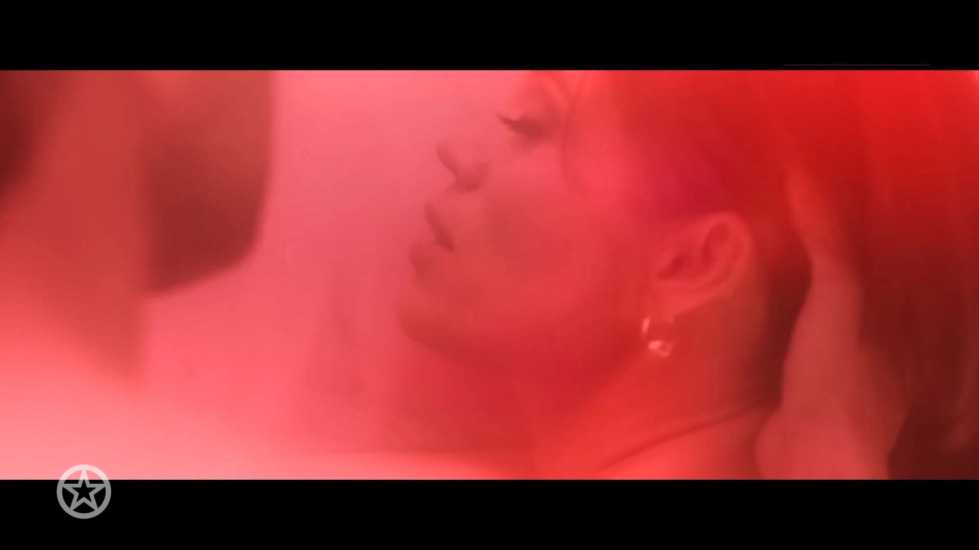 Nienke Plas schittert in erotisch getinte film Over de Grens