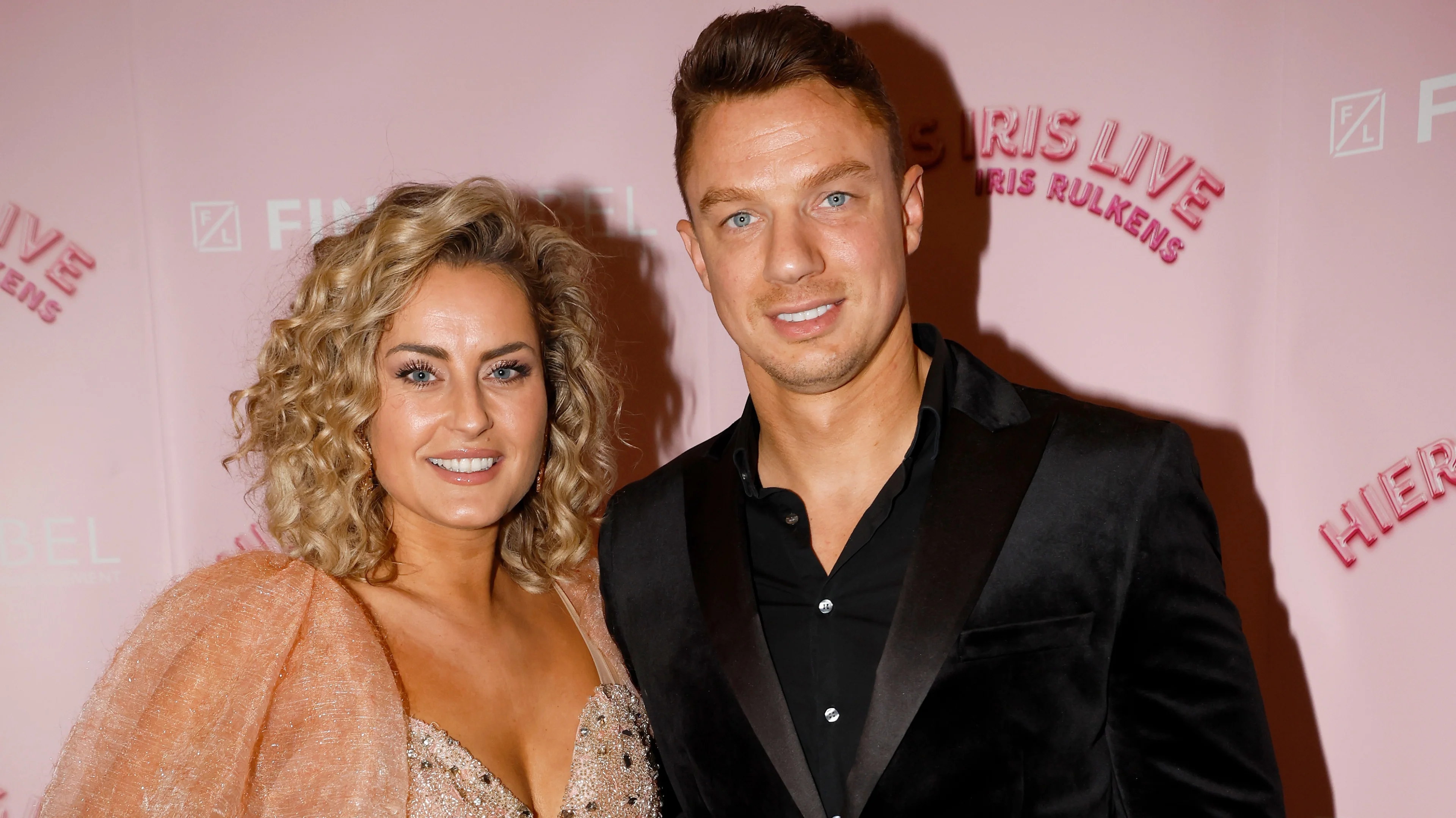 B&B Vol Liefde-imitator Iris showt babybuik