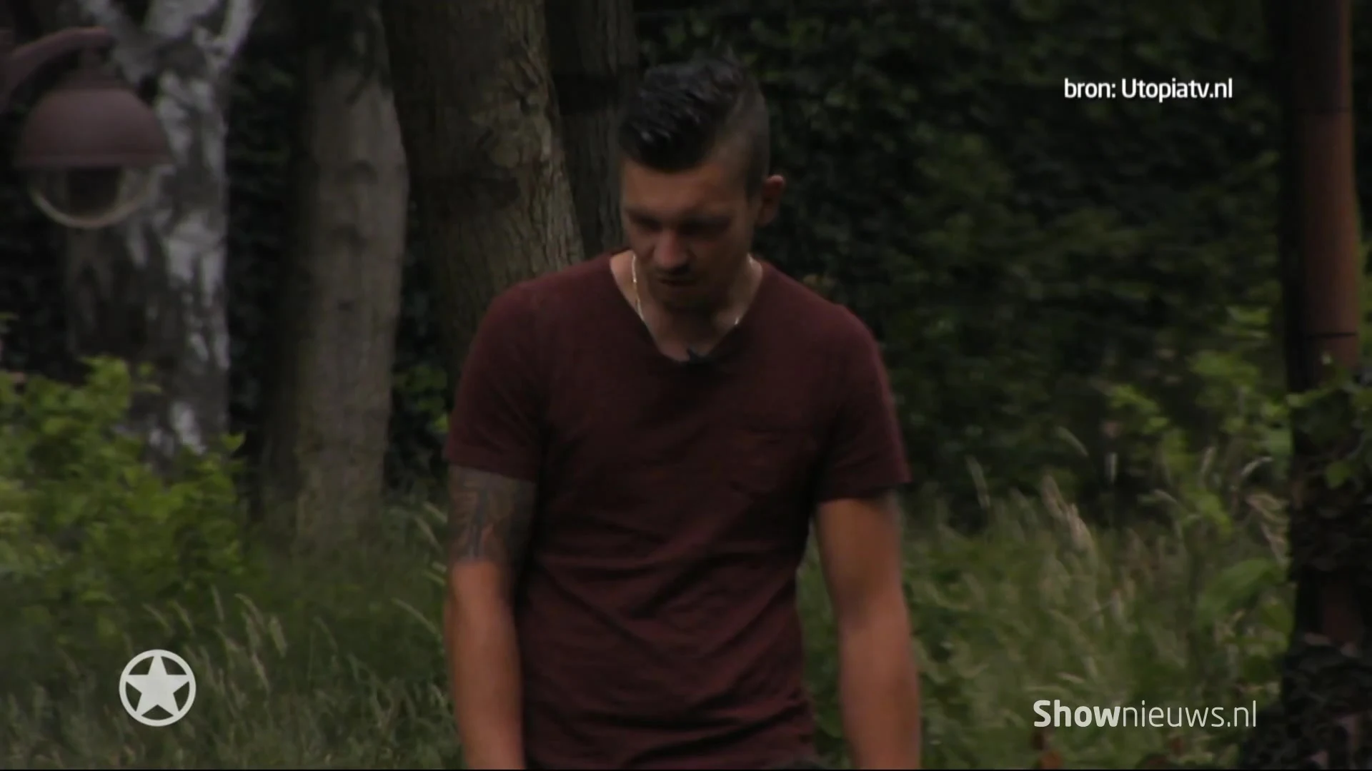 Vrouwelijke Utopianen vallen voor sexy Mike