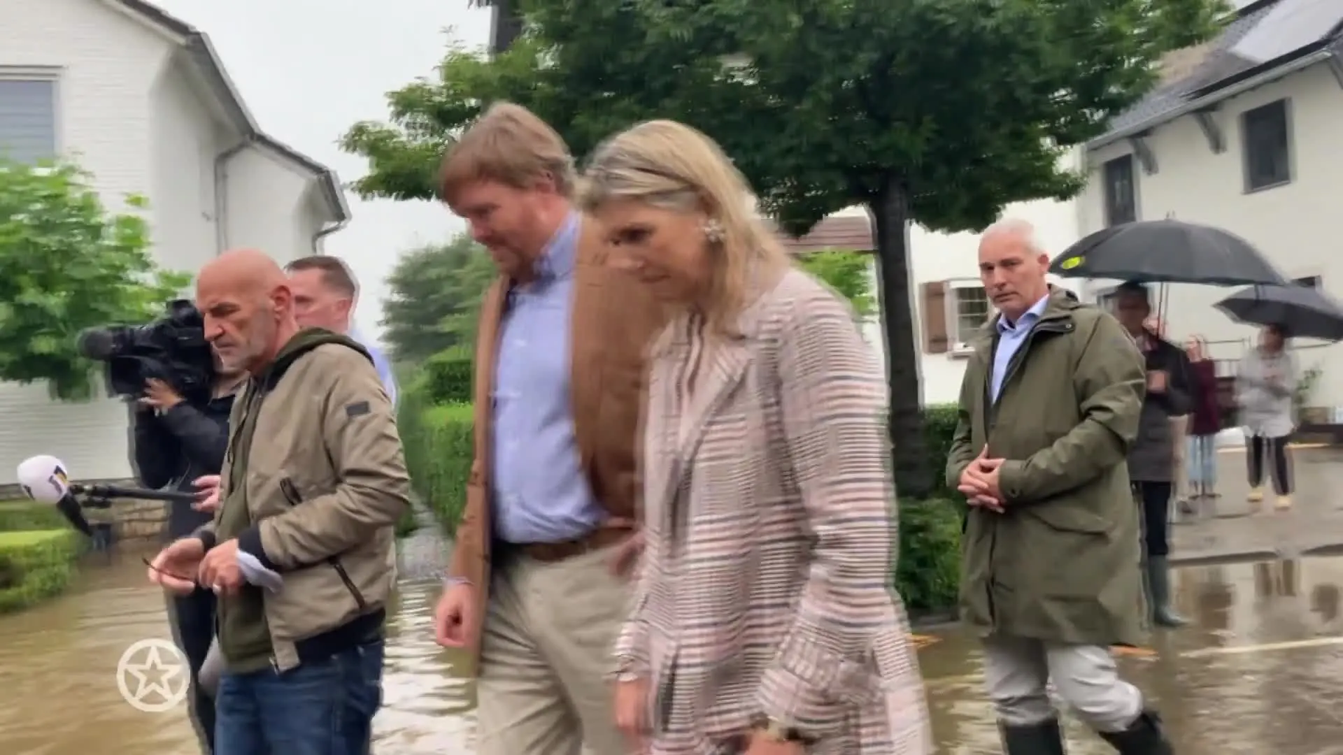 Koningspaar leeft mee met zwaar getroffen Limburgers