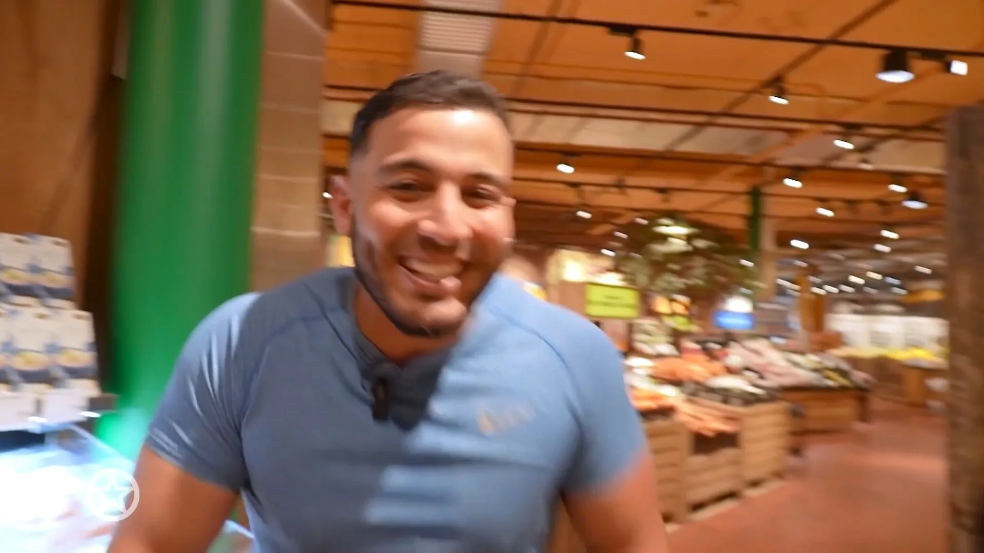 Mo Bicep koopt nepvolgers