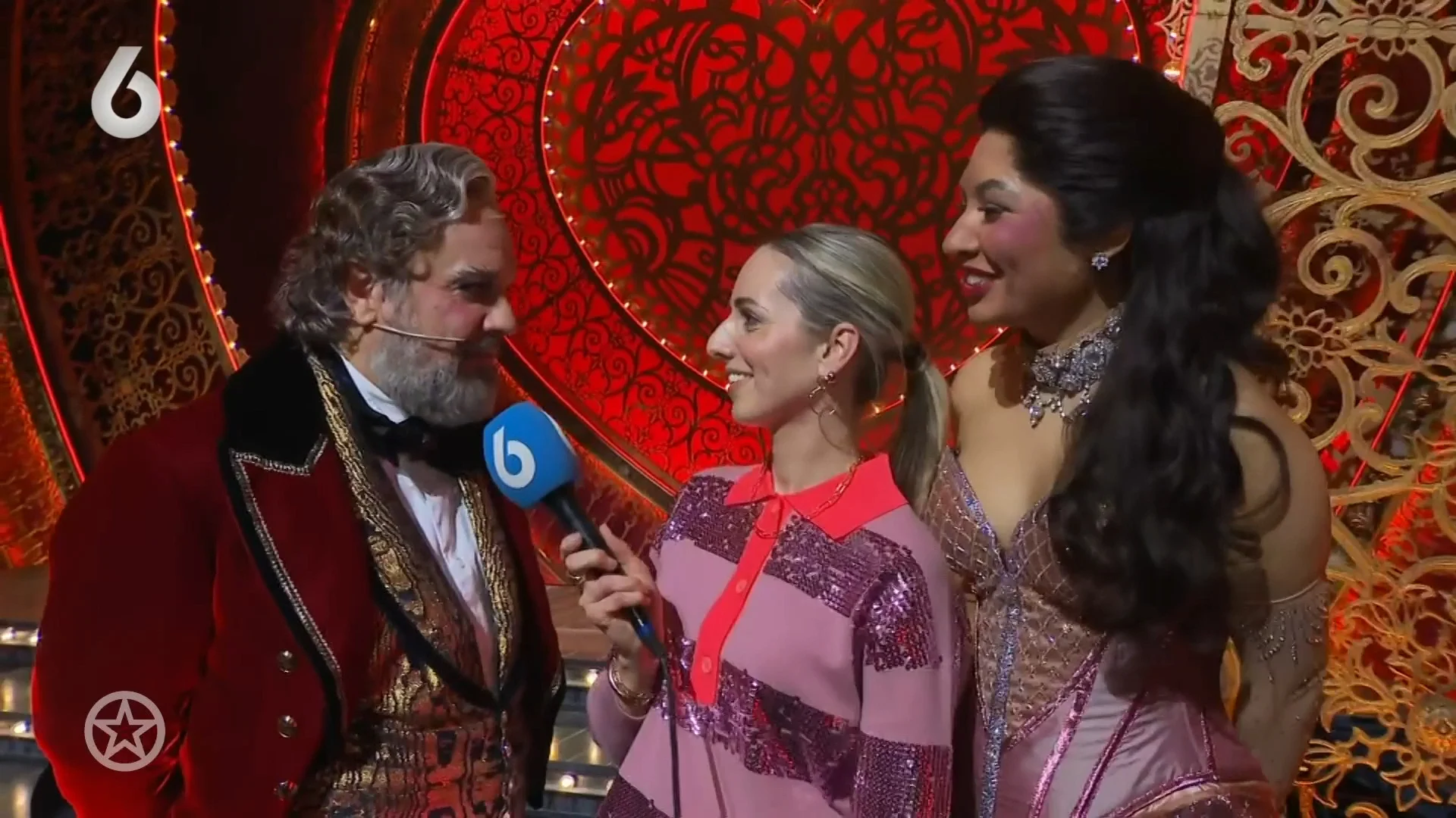 April Darby schittert als Satine in Moulin Rouge