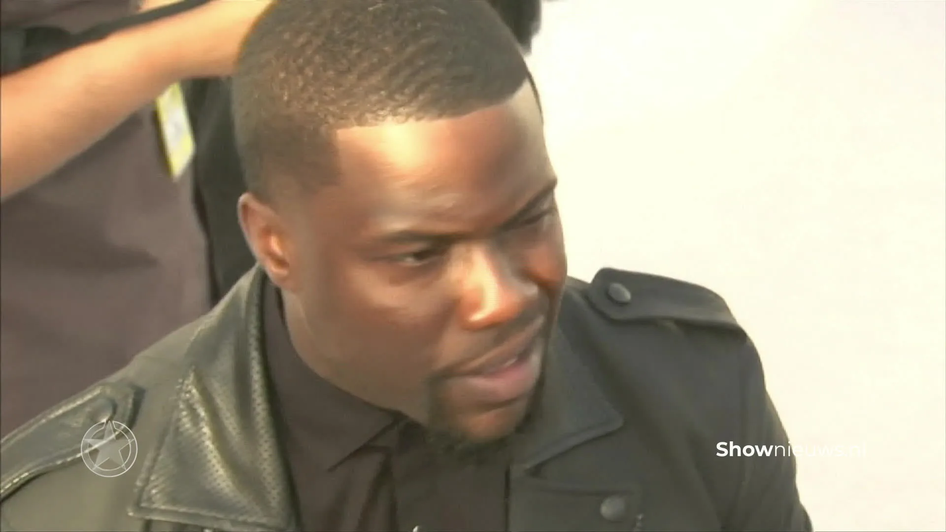 Jandino oog in oog met zijn super idool!