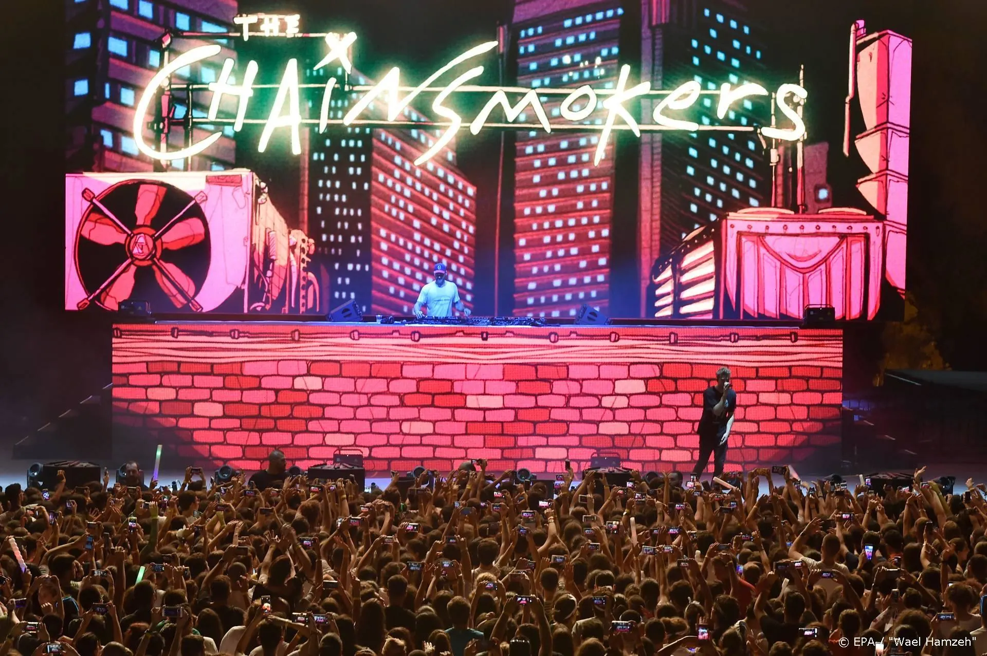 Onderzoek naar 'coronaproof' show Chainsmokers