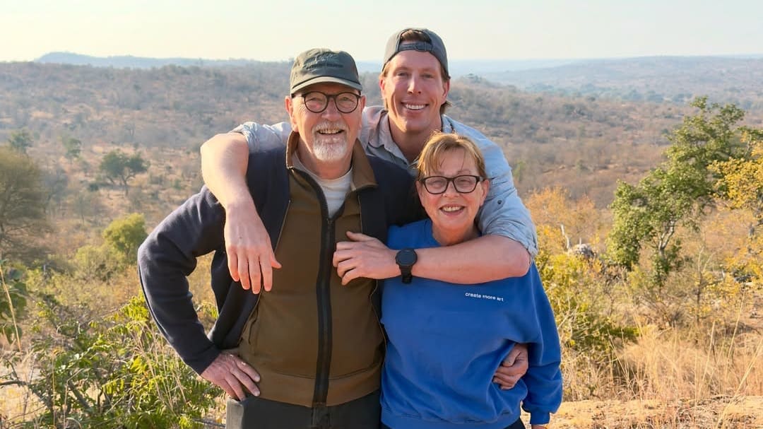 Freek Vonk met ouders op bezoek bij déze B&B Vol Liefde-ster
