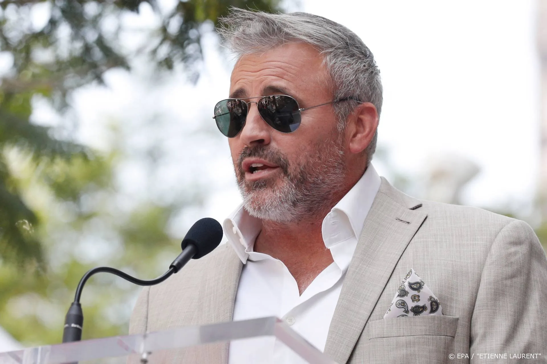 Matt LeBlanc's Man With A Plan van de buis