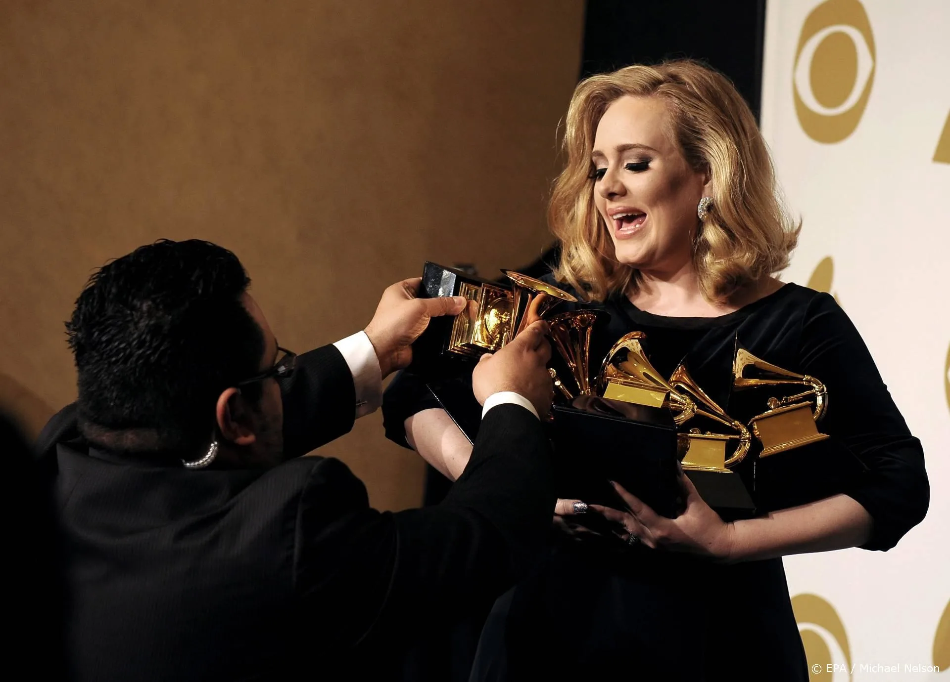 Adele ook in Nederland ruim op koers voor nummer 1-positie