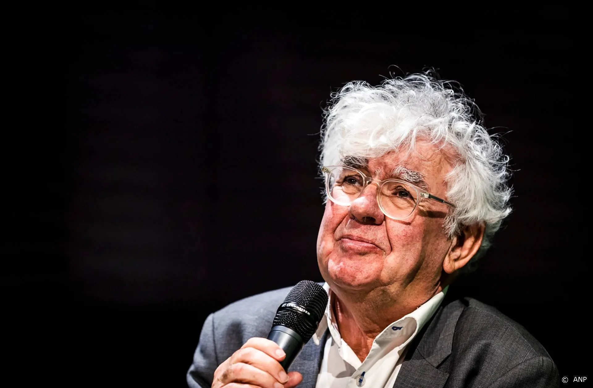 Geert Mak vult laatste boek aan met epiloog over coronacrisis