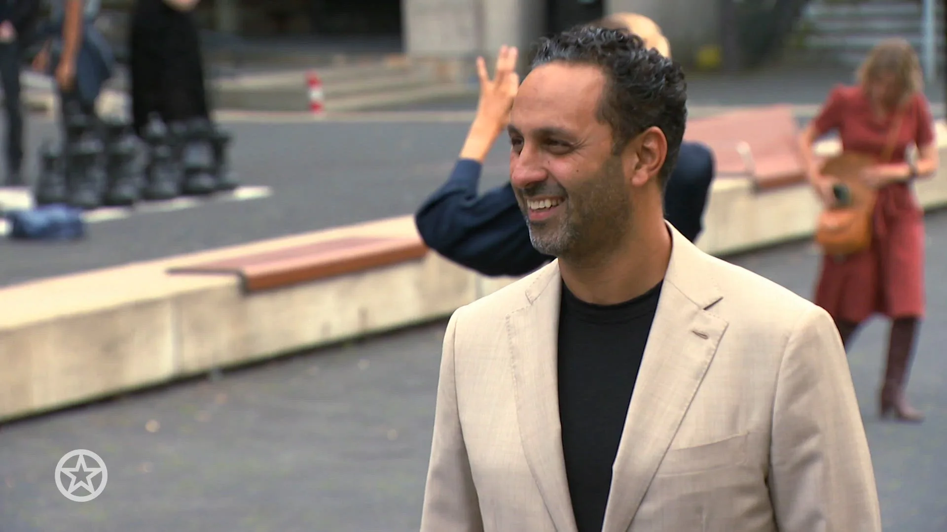 Khalid Kasem weg bij BNNVARA na rel over beschuldiging omkoping