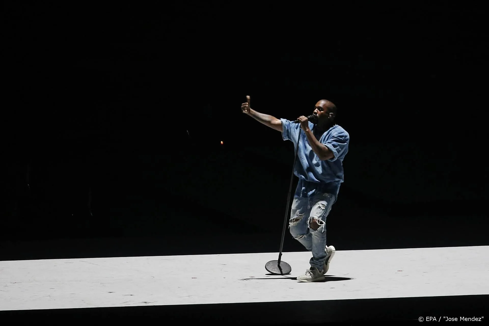 Kanye West wil internationaal met Sunday Service