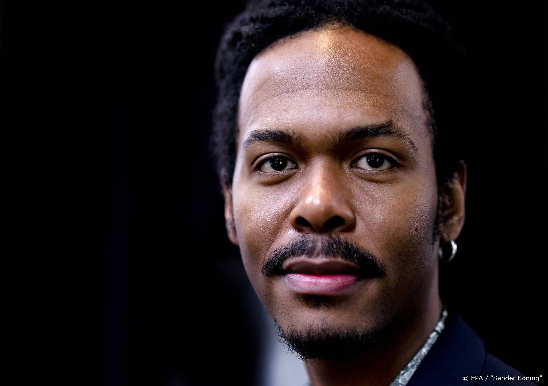 Jeangu hoopte vroeger dat broer 'niet ook gay was'