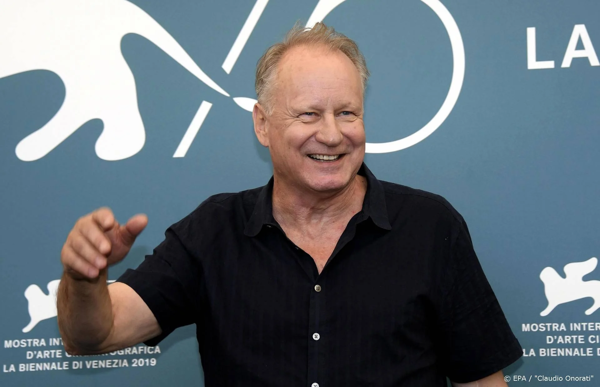 Stellan Skarsgård dankt wenkbrauwen voor Globe