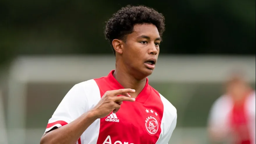 Honderden nemen afscheid van verongelukte Ajax-speler Noah