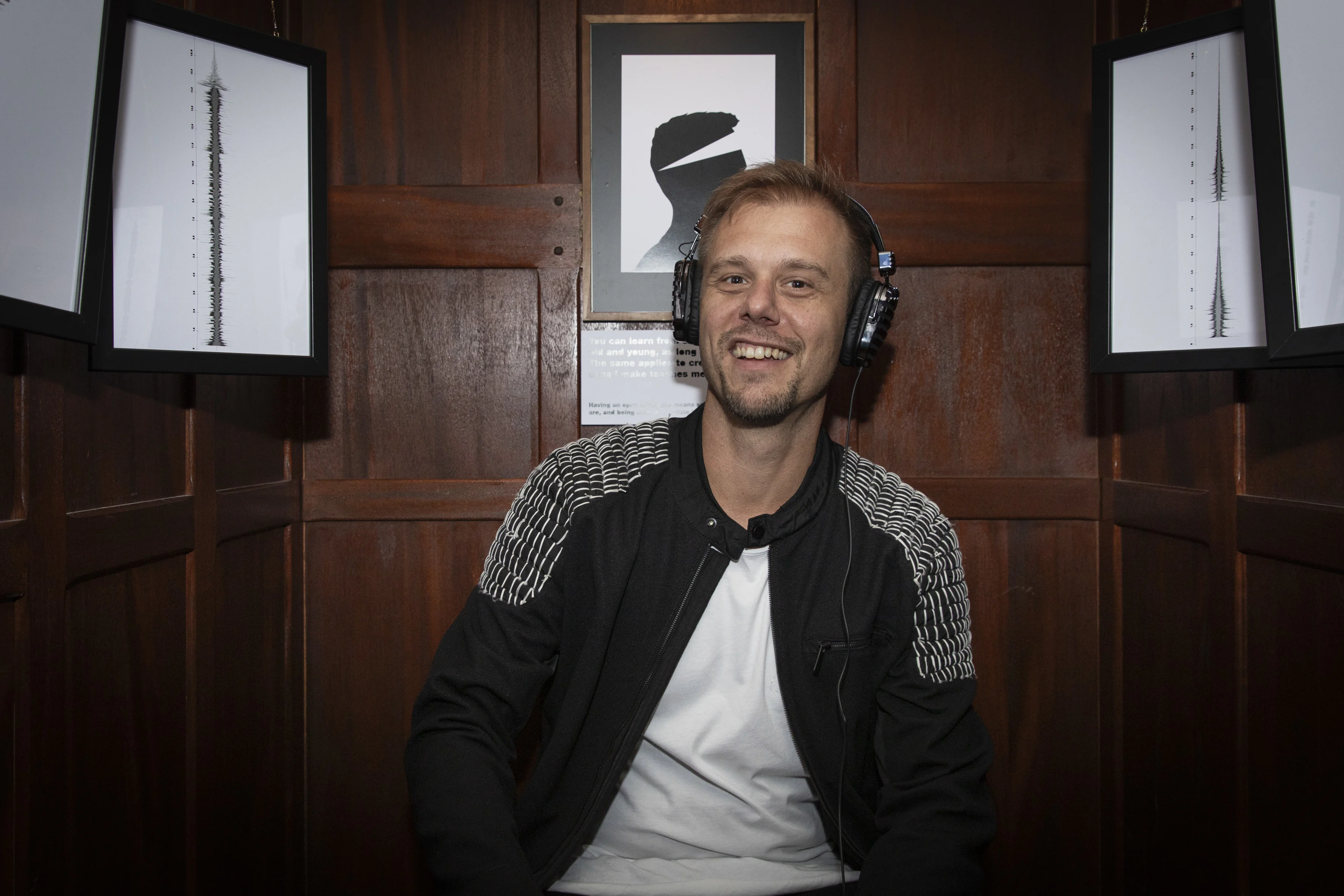 Armin van Buuren viert 44e verjaardag