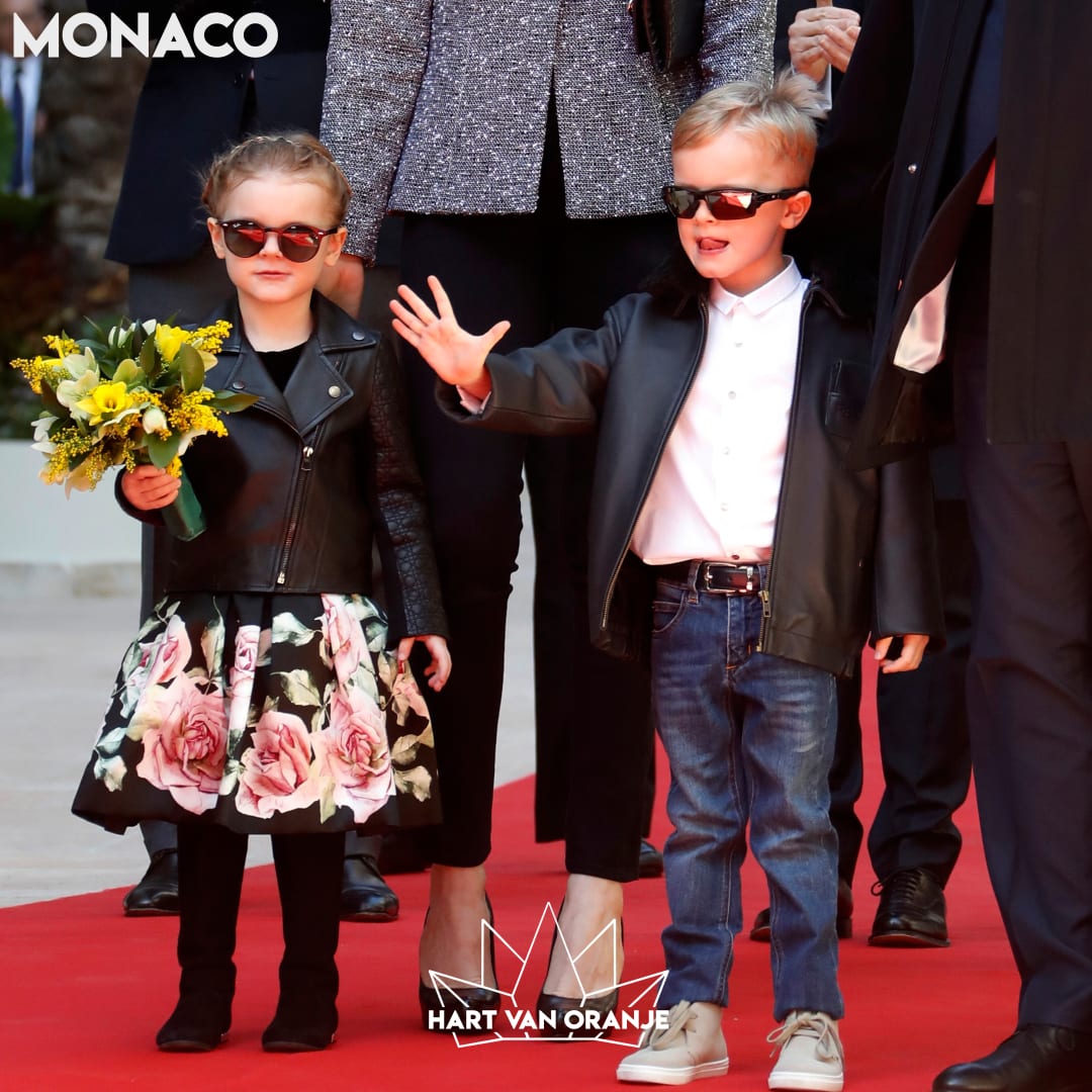 CUTE: tweeling Monaco zingt voor jarige Charlene