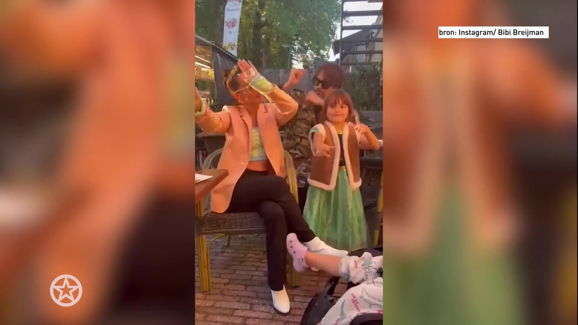 Bibi Breijman en Waylon dansen met gezin