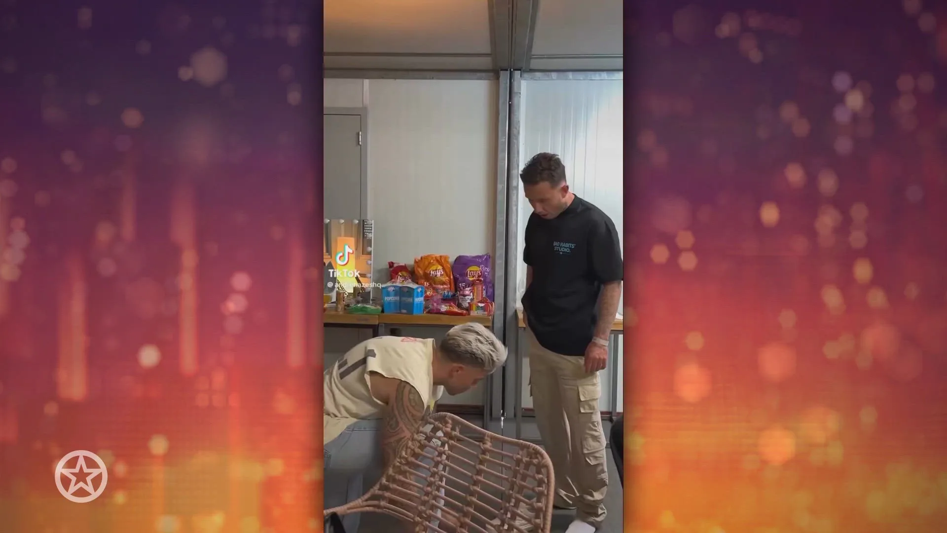 André Hazes komt bebloed van het podium af